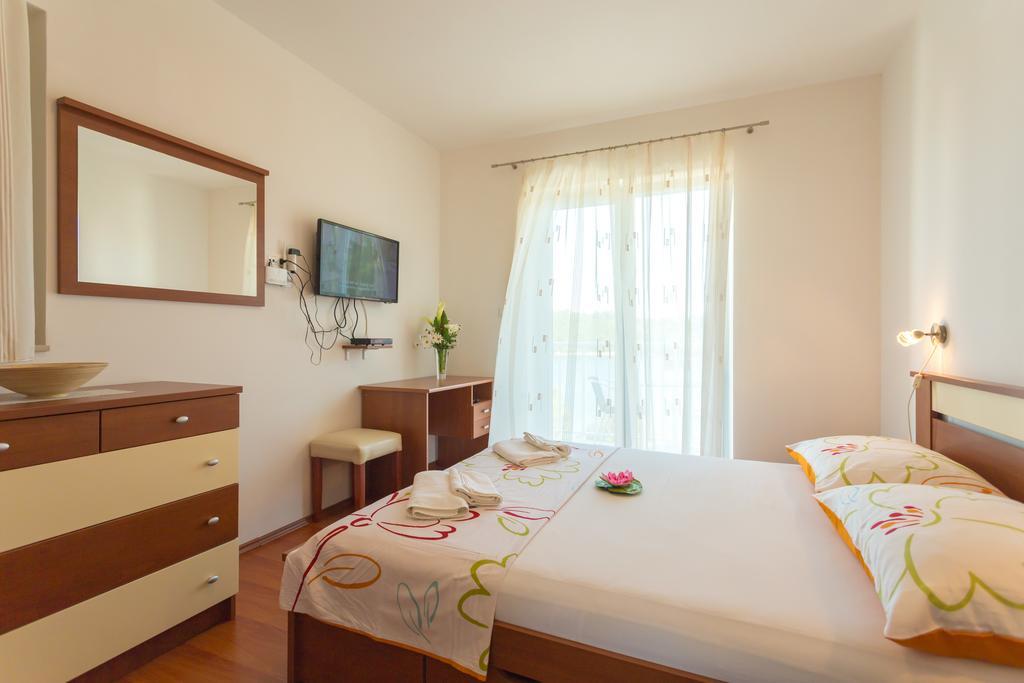 Apartments Slavica Помена Номер фото