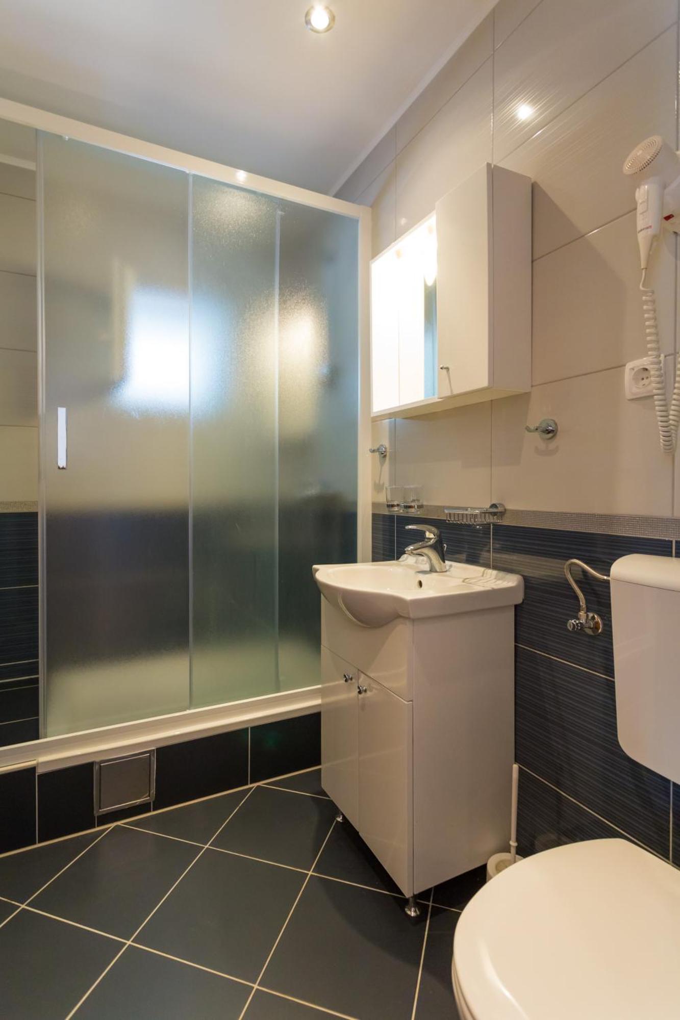Apartments Slavica Помена Екстер'єр фото