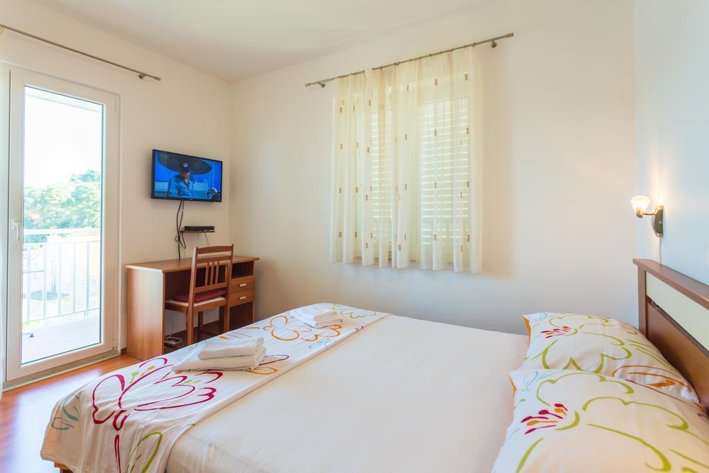 Apartments Slavica Помена Номер фото
