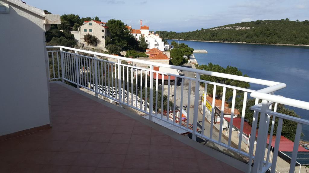 Apartments Slavica Помена Екстер'єр фото