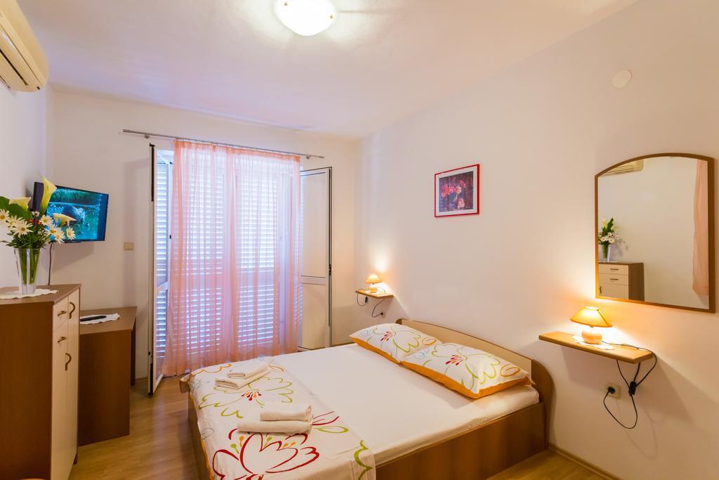 Apartments Slavica Помена Екстер'єр фото