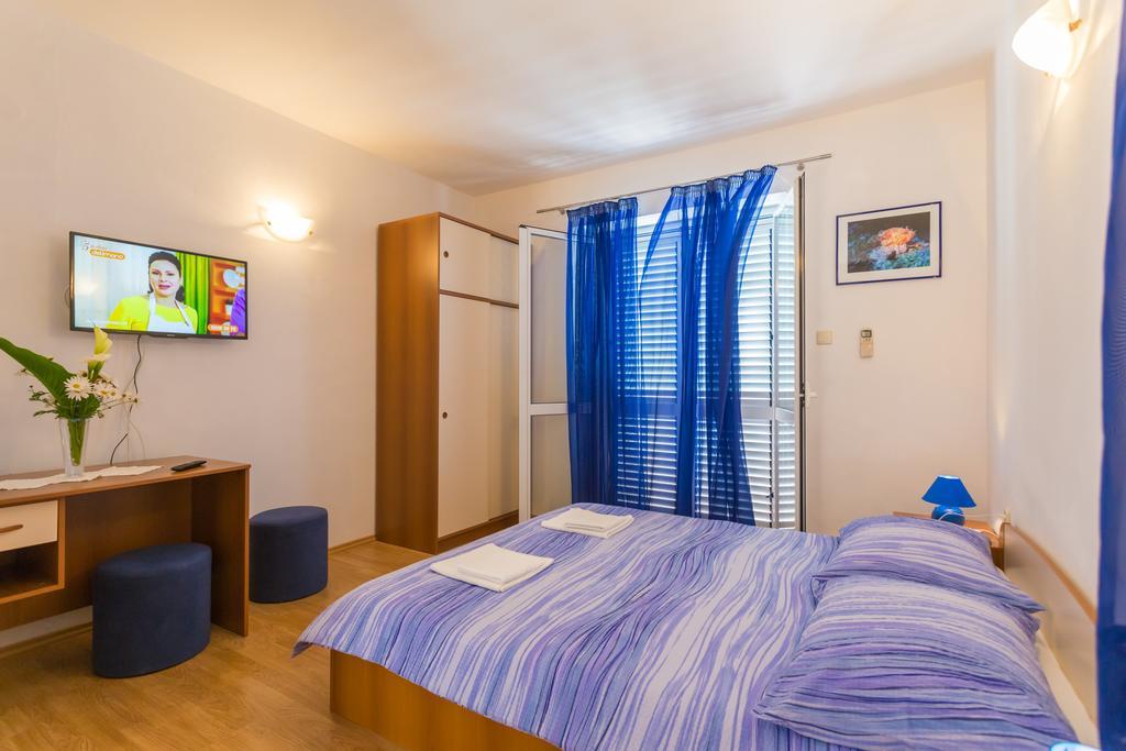 Apartments Slavica Помена Екстер'єр фото