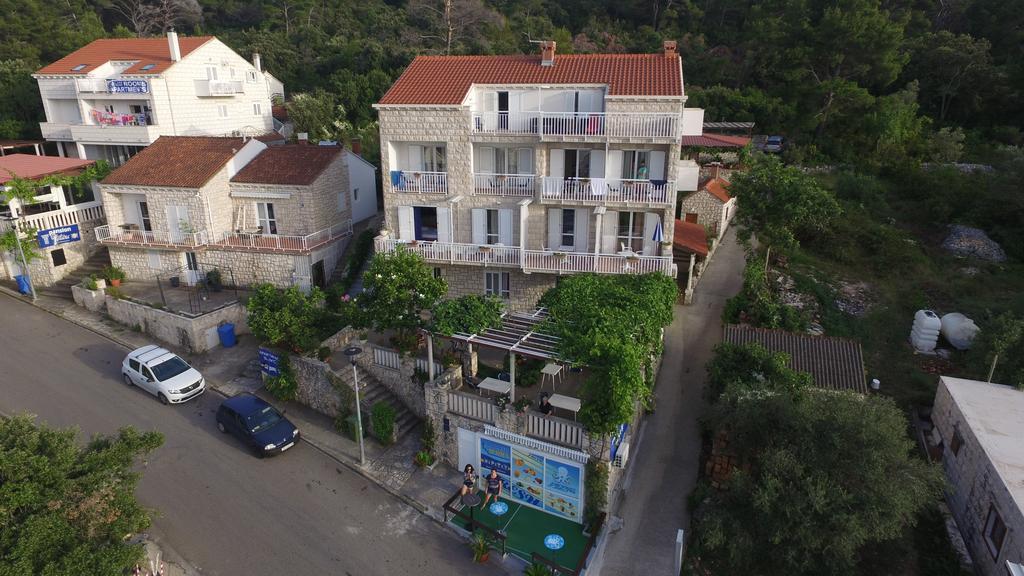 Apartments Slavica Помена Екстер'єр фото